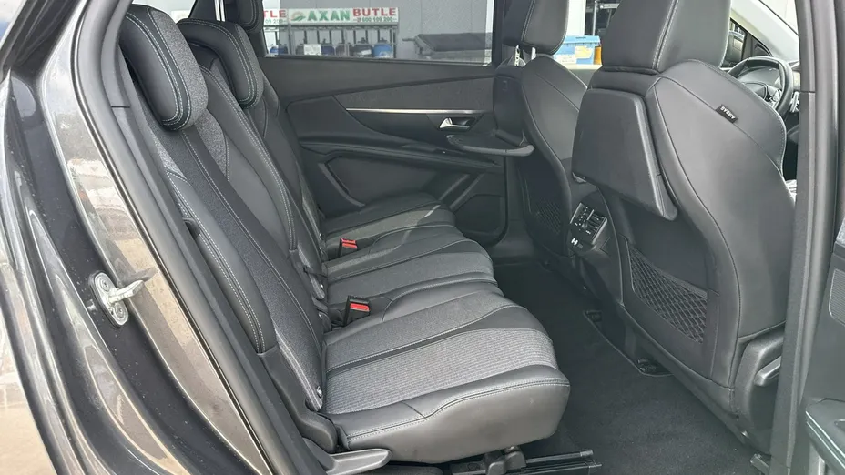 PEUGEOT 5008 -