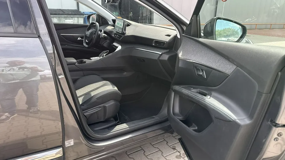 PEUGEOT 5008 -