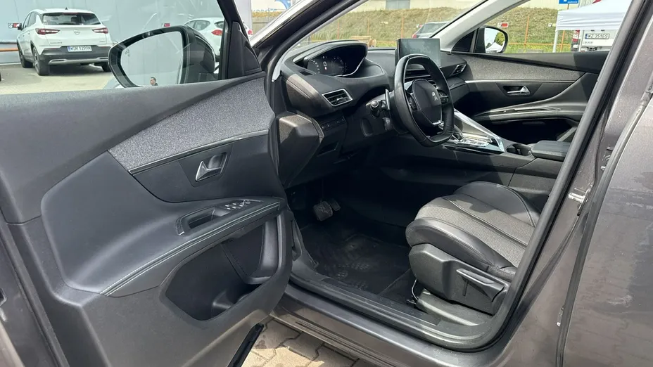 PEUGEOT 5008 -