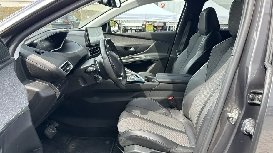 PEUGEOT 5008 -