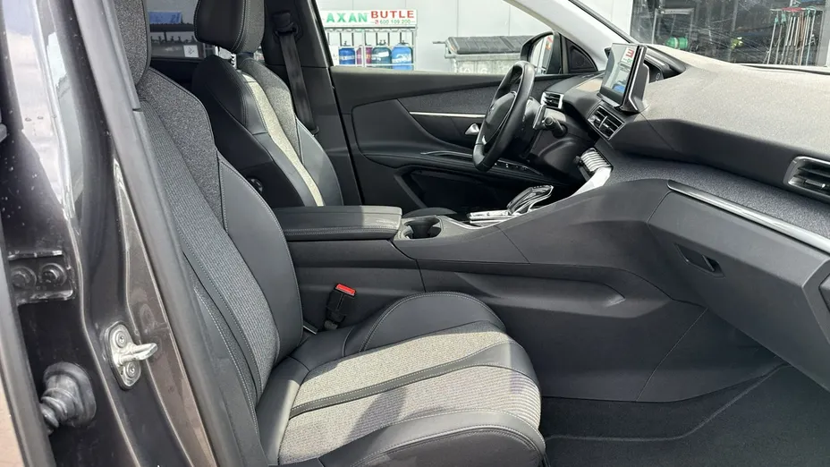 PEUGEOT 5008 -