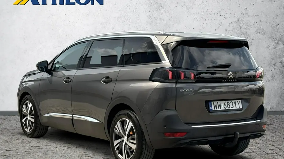 PEUGEOT 5008 -