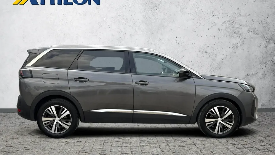 PEUGEOT 5008 -