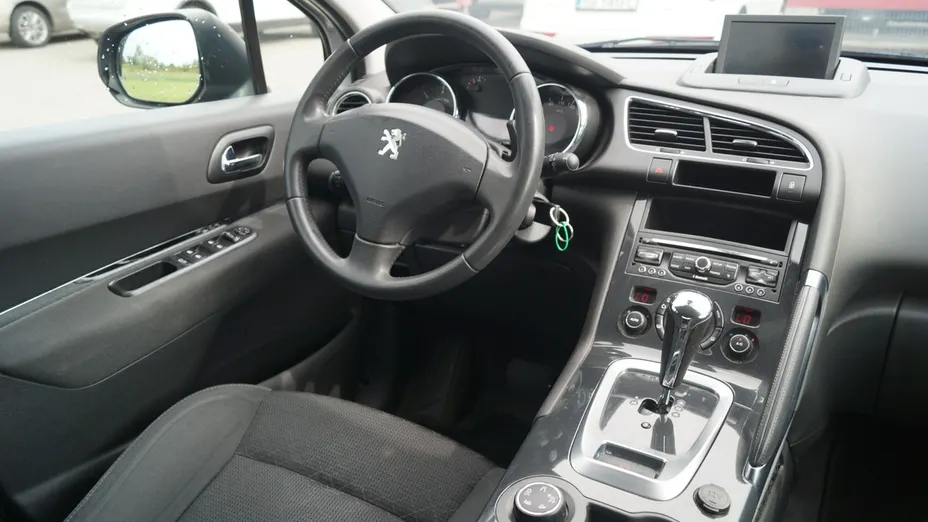 PEUGEOT 3008 -