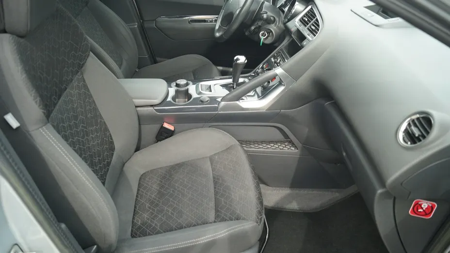 PEUGEOT 3008 -