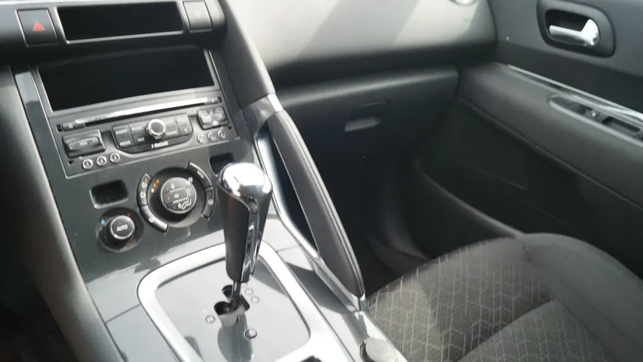 PEUGEOT 3008 -