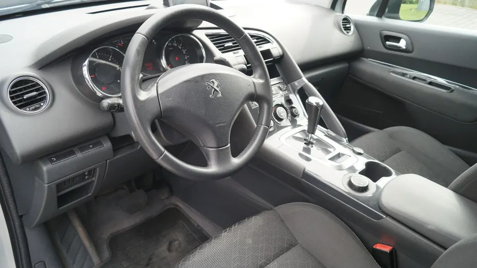 PEUGEOT 3008 -