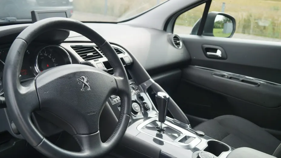 PEUGEOT 3008 -