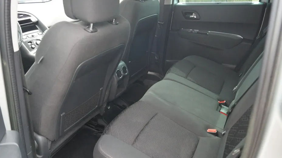 PEUGEOT 3008 -