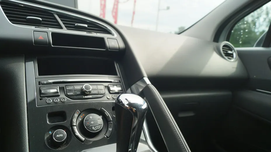 PEUGEOT 3008 -