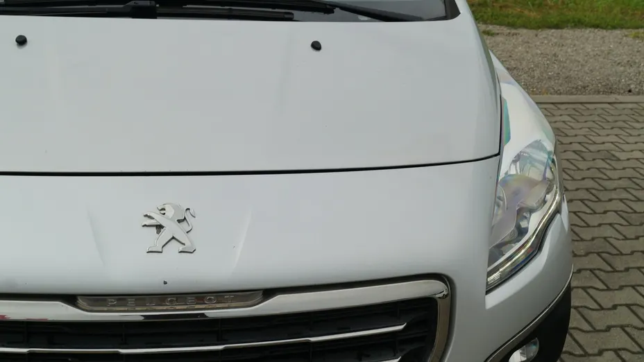 PEUGEOT 3008 -