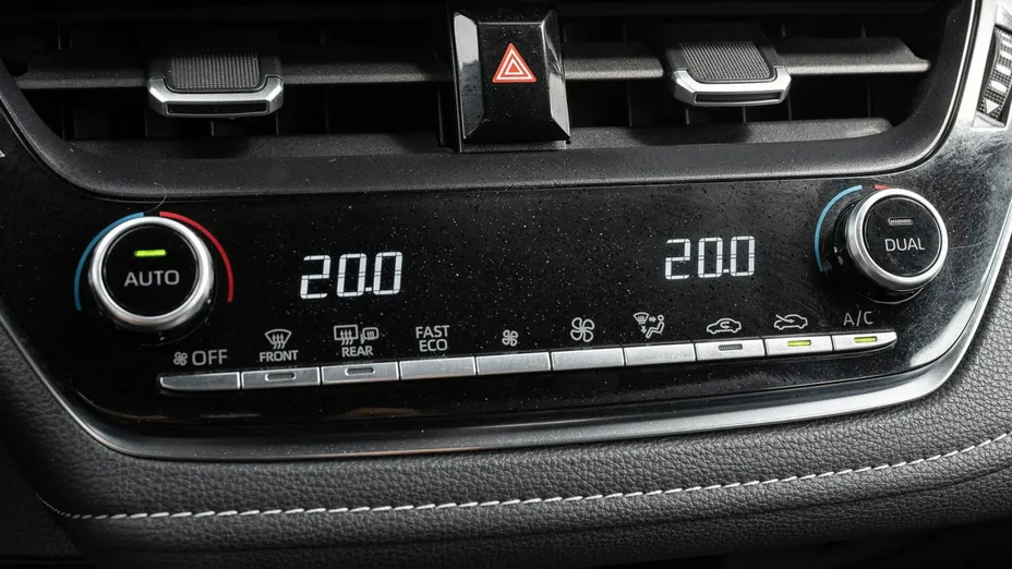 TOYOTA Corolla -