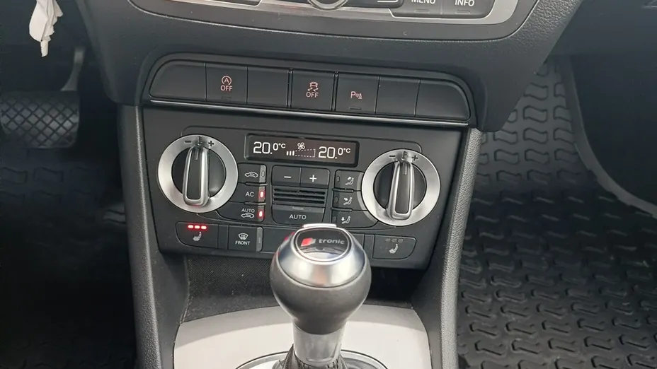 AUDI Q3 -