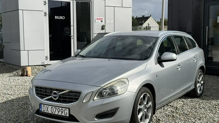 VOLVO V60 -