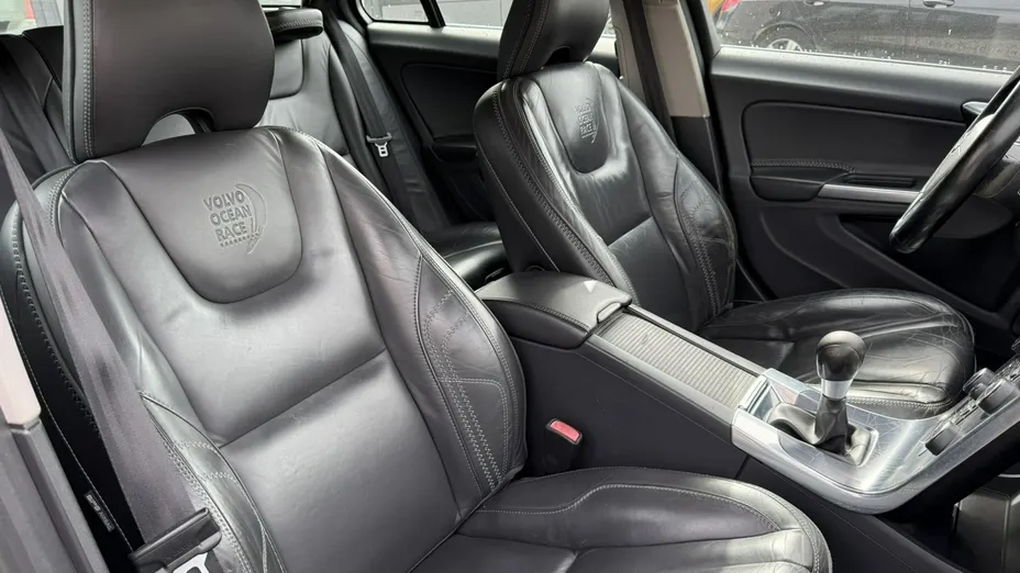VOLVO V60 -