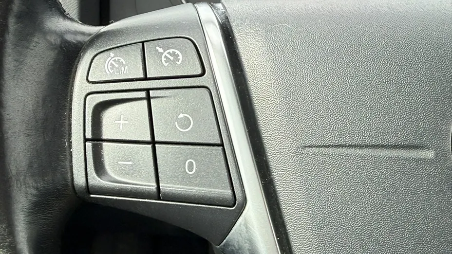VOLVO V60 -