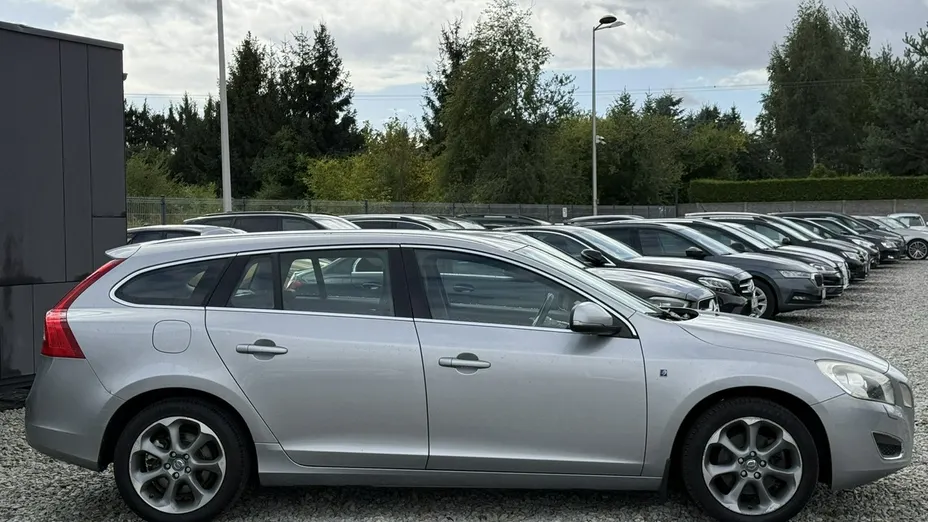 VOLVO V60 -