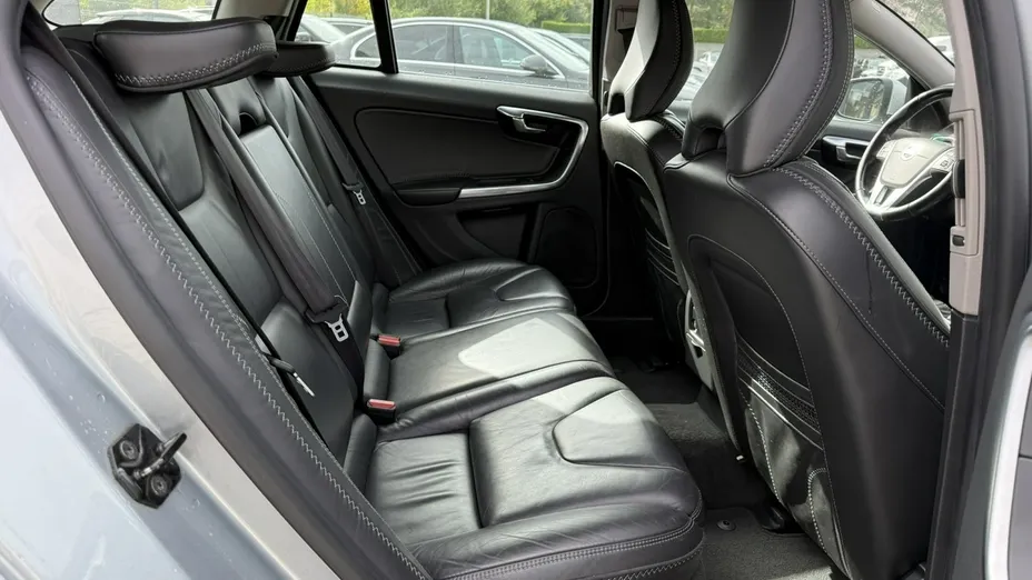 VOLVO V60 -