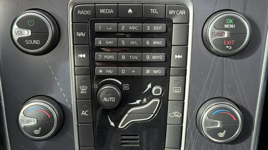 VOLVO V60 -
