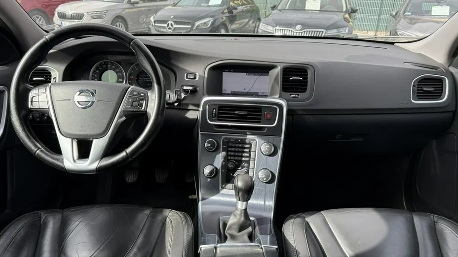 VOLVO V60 -