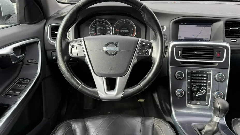VOLVO V60 -