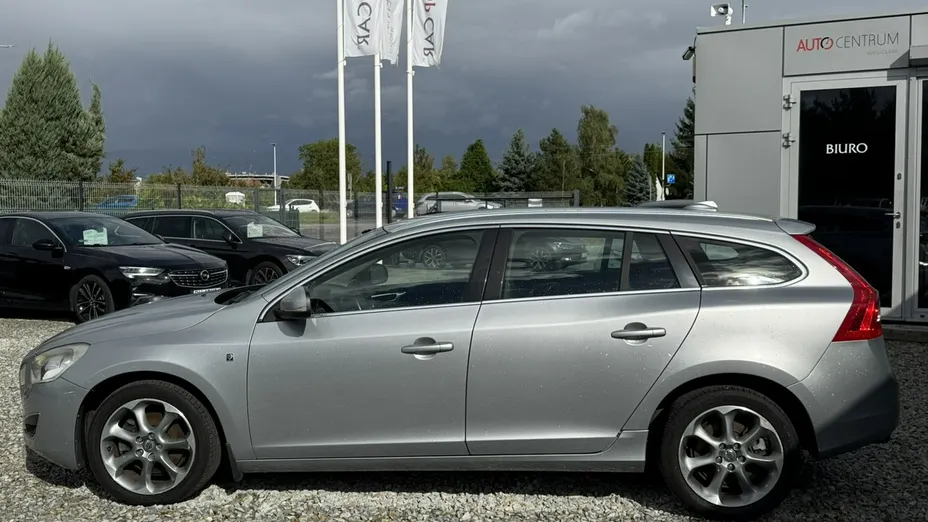 VOLVO V60 -