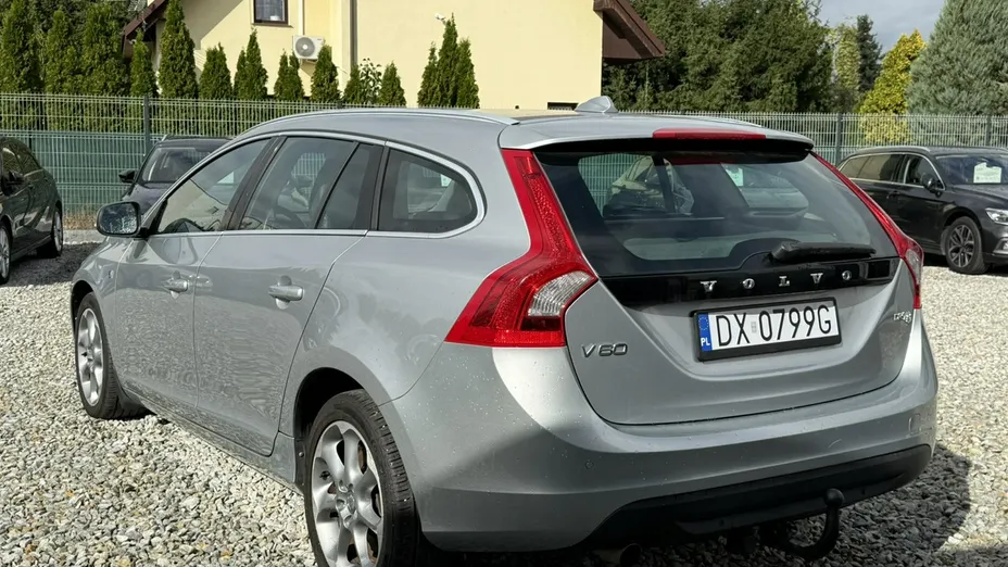 VOLVO V60 -