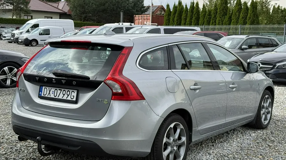 VOLVO V60 -