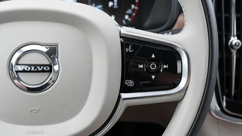 VOLVO S90 -