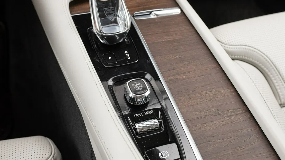 VOLVO S90 -