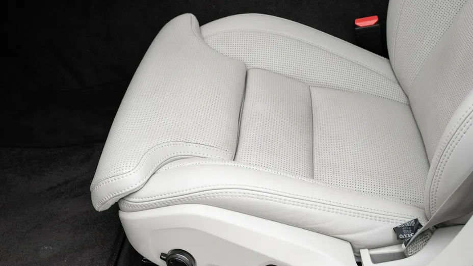 VOLVO S90 -