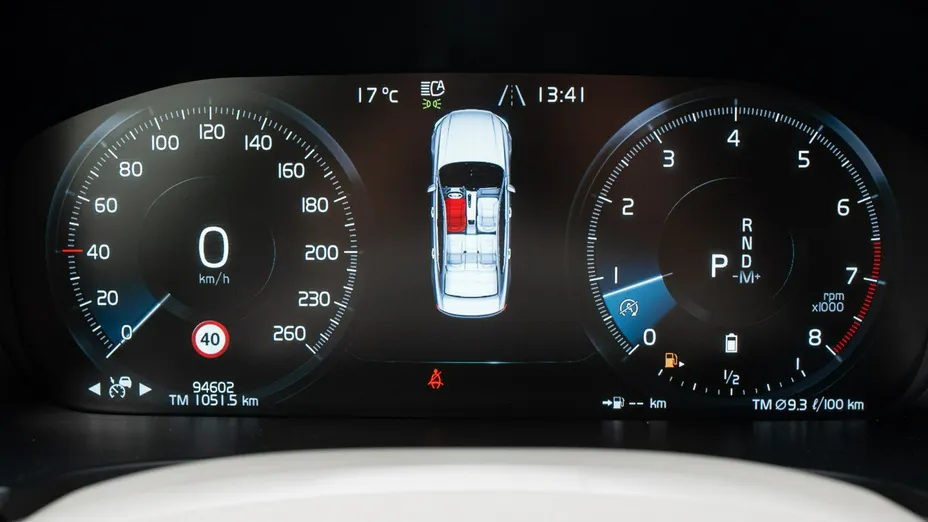 VOLVO S90 -