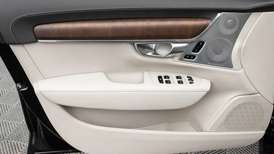 VOLVO S90 -