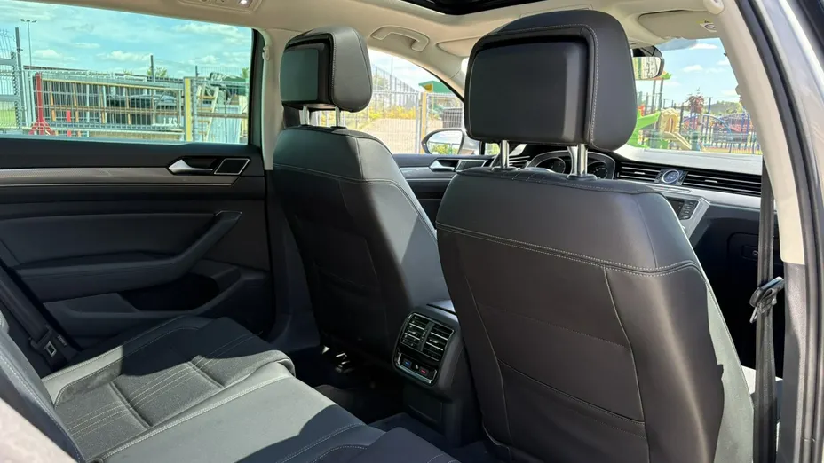 VOLKSWAGEN Passat -