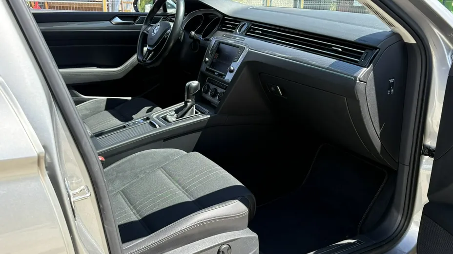 VOLKSWAGEN Passat -