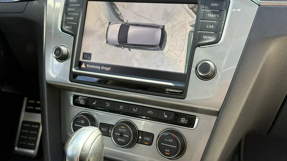 VOLKSWAGEN Passat -