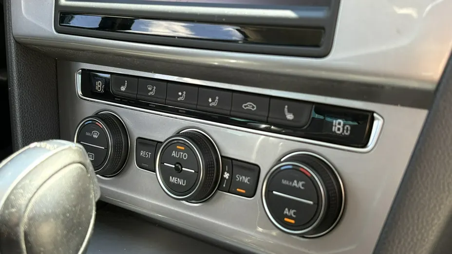 VOLKSWAGEN Passat -