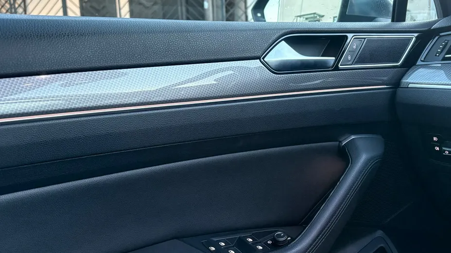 VOLKSWAGEN Passat -