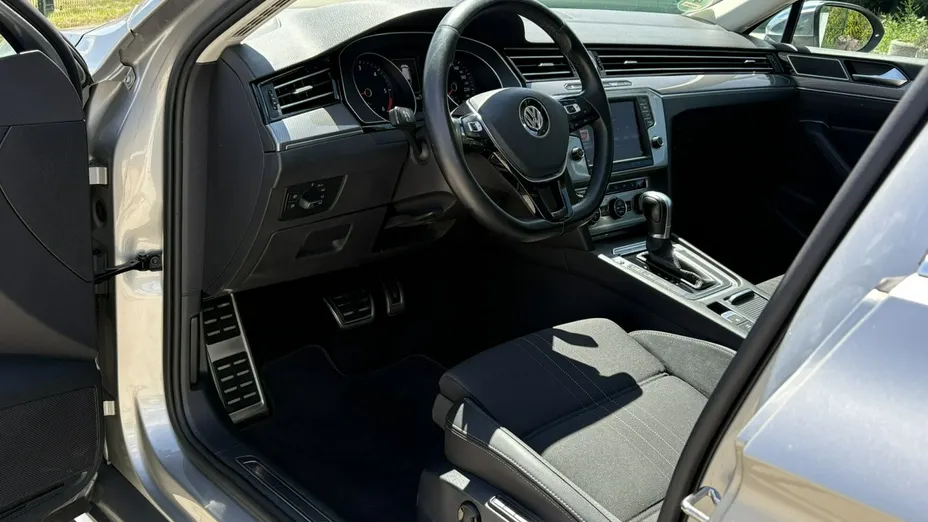 VOLKSWAGEN Passat -