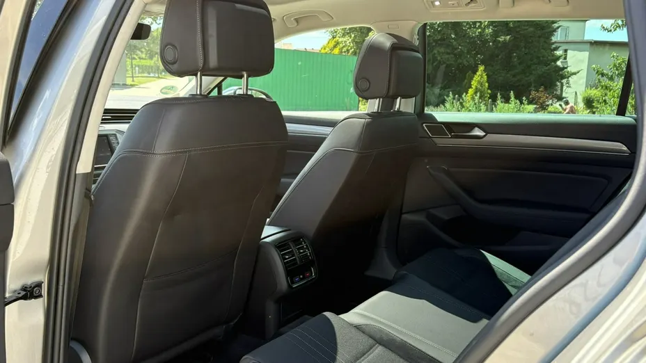 VOLKSWAGEN Passat -