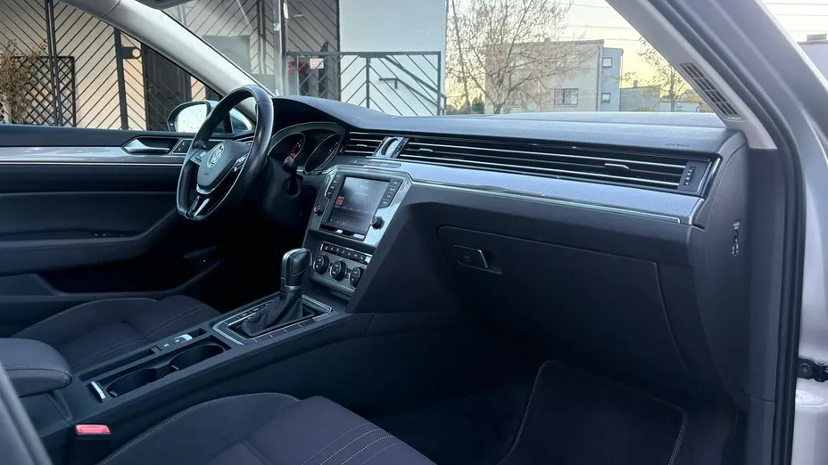 VOLKSWAGEN Passat -