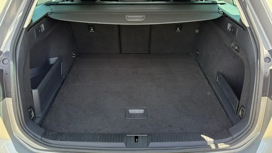 VOLKSWAGEN Passat -