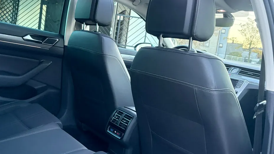 VOLKSWAGEN Passat -