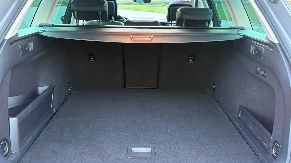 VOLKSWAGEN Passat -
