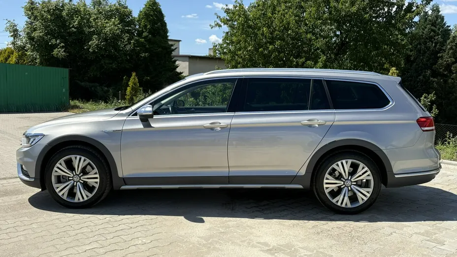 VOLKSWAGEN Passat -