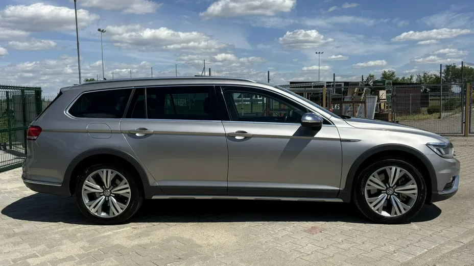 VOLKSWAGEN Passat -