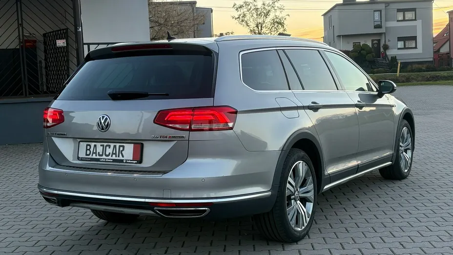 VOLKSWAGEN Passat -