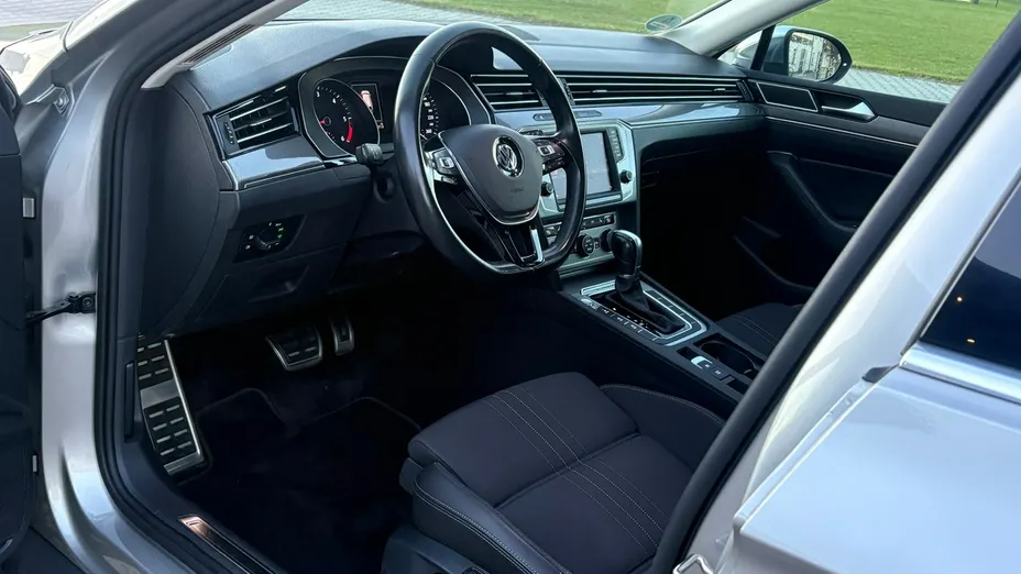 VOLKSWAGEN Passat -