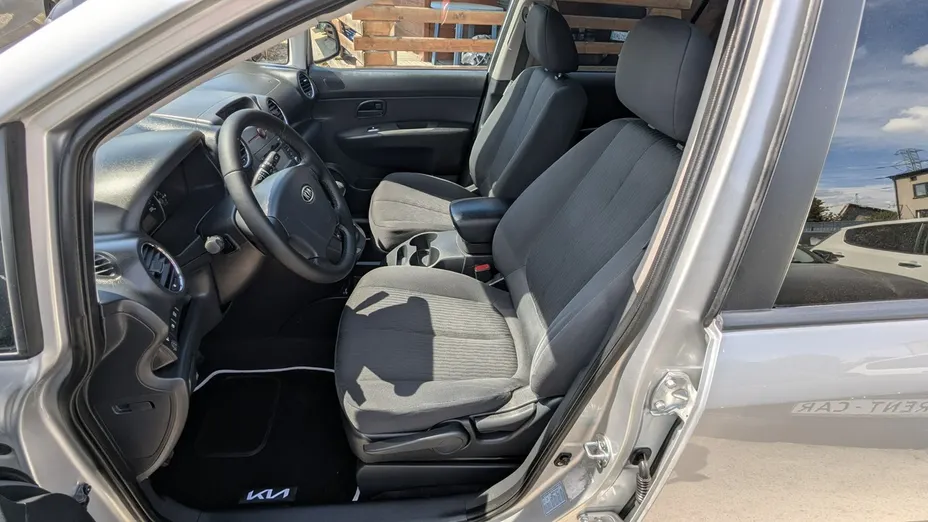KIA Carens -