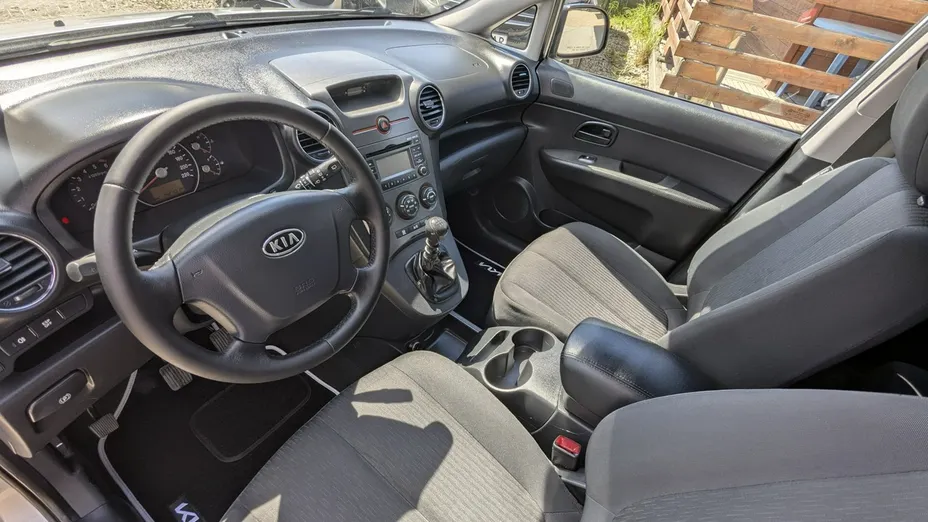 KIA Carens -
